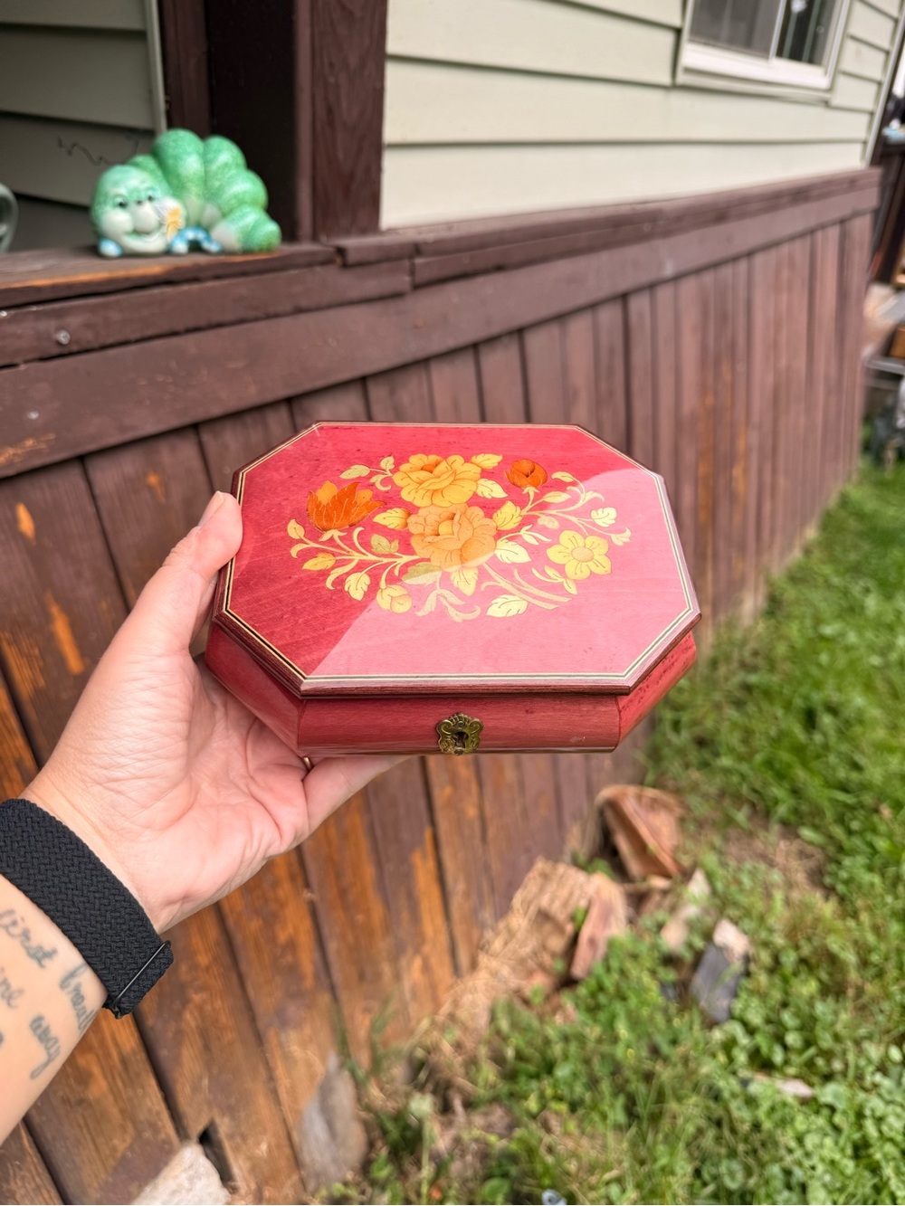 Vintage musical jewelry box